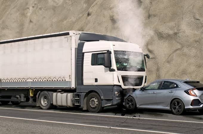 How a Los Angeles Truck Accident Attorney Prevents Future Crashes